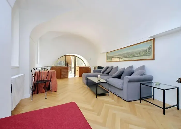 Pantheon With Private Terrace Apartment