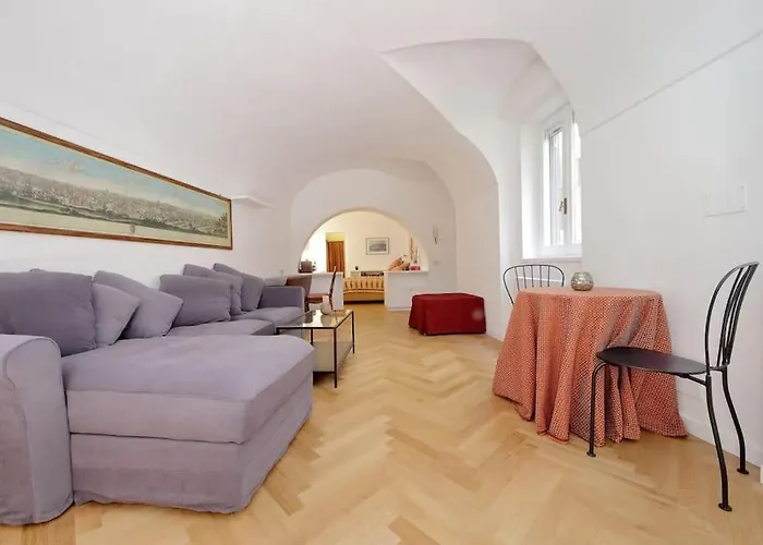 Pantheon With Private Terrace Apartment *