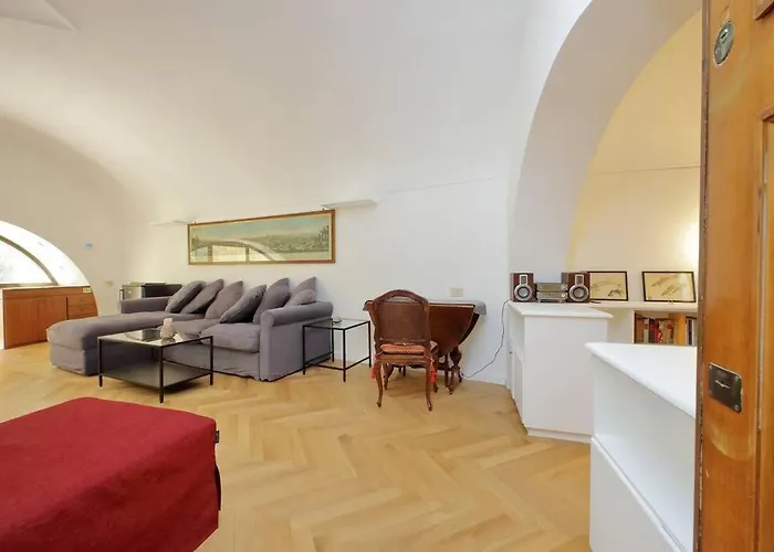 Pantheon With Private Terrace Apartment