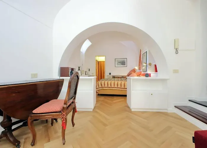 Pantheon With Private Terrace Apartment