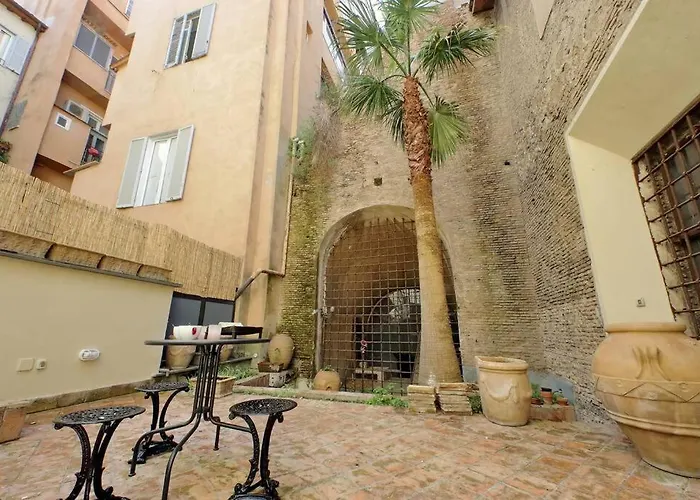 Pantheon With Private Terrace Apartment